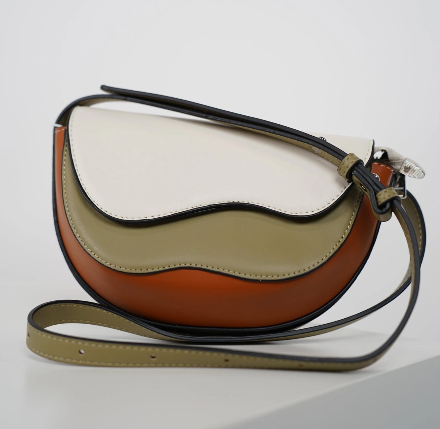 Élanya Cross Bag - Image 9